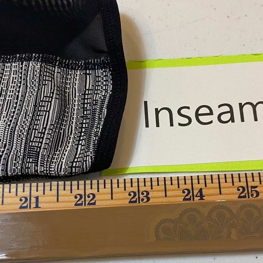 Athleta Monochrome Patterned Leggings - Picture 4 of 9